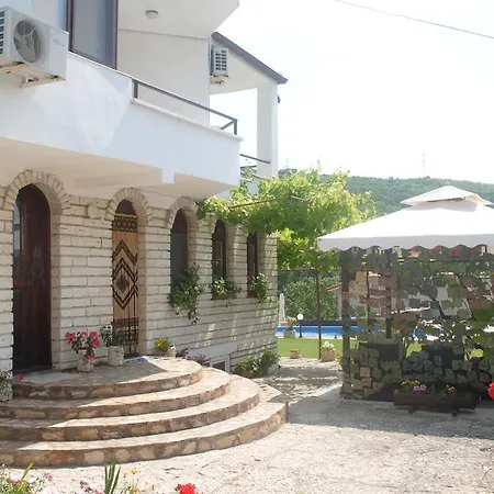 Roza Къща за гости *